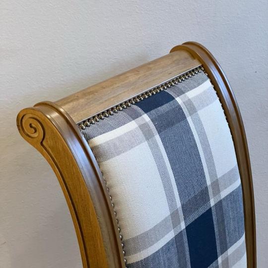 klasszikus egyedi karpitos szek mediterran polgari elegans etkezoszek kastely kockas szegecselt bukkfa tomorfa minosegi luxus szekek egyedi lameridiana lakberendezes faragott.jpg